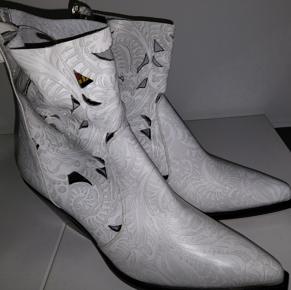 Givenchy - Picture 2 of 6